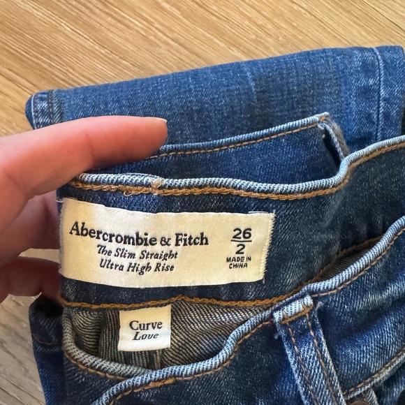 Curve Love Ultra High Rise 90s Slim Straight Jean - Picture 3 of 3